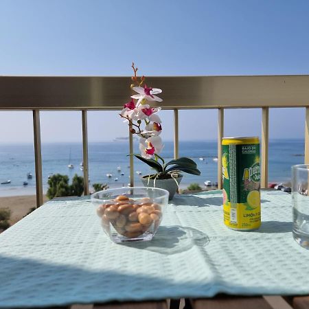 Super Modern Beachfront 1 Bedroom - Sleeps 4 Limassol Exterior photo